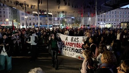 فيديو. فرنسا: حشود تملأ ميناء مارسيليا القديم في احتجاج ضد العنصرية