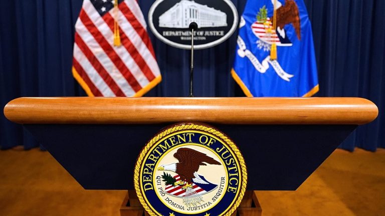من أجل حبيبته الصحفية.. اتهام متعاقد سابق بالـ CIA بتسريب تقارير حساسة تتعلق بإسرائيل وإيران