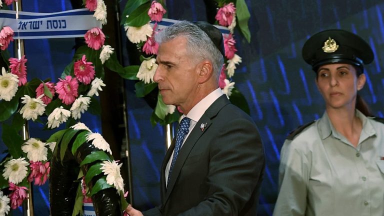 من اختراق إيران إلى “البيجر” في لبنان.. رئيس الموساد السابق يكشف كواليس العمليات السرية