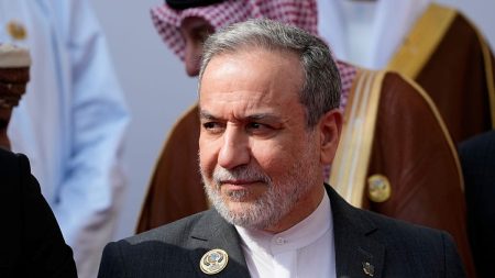“لن ننحني أمام التهديدات”.. إيران تؤكد أن مقترحها بشأن هرمز لا يزال مطروحًا على الطاولة