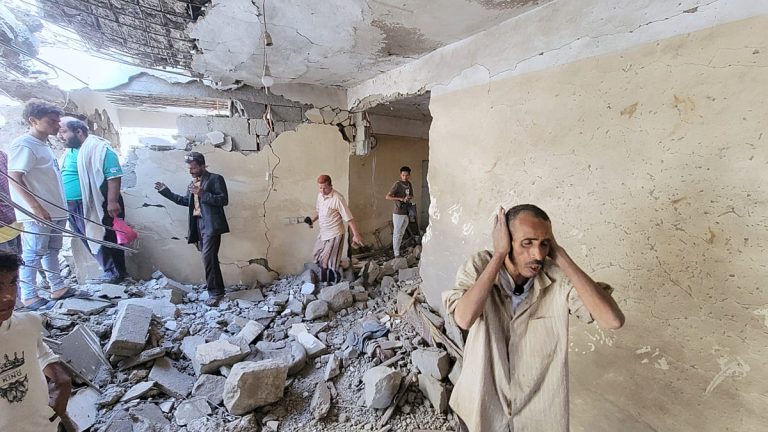 فيديو. اليمن: دبابات تطلق النار وسط اشتباكات في أطراف تعز