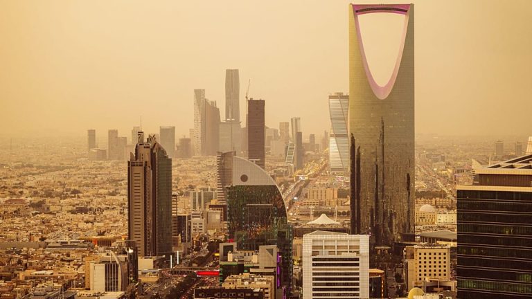 السعودية: أسعار جديدة للكهرباء والمياه ابتداءً من يناير 2027 ودعم مالي لتخفيف الأعباء