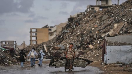 بين منازل الأحياء ومقابر الموتى.. غارات إسرائيلية على غزة تودي بحياة سبعة فلسطينيين