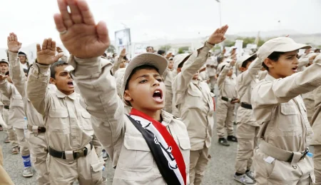 تجنيد الأطفال في اليمن.. تقارير تكشف انتهاكات الحوثيين