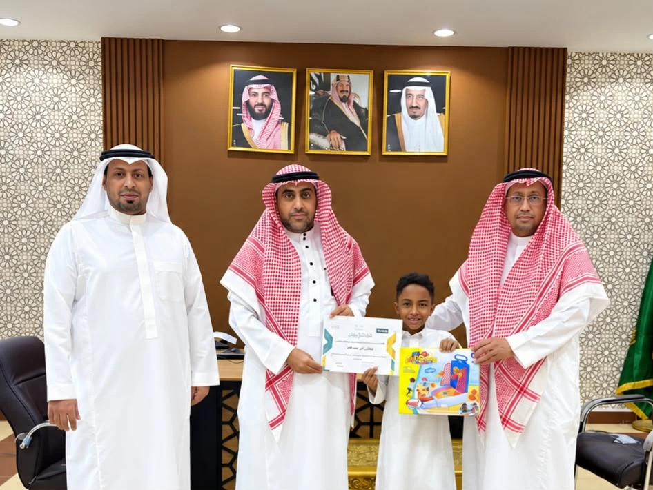 ابتدائية شوران تكرّم الطالب أمير بعد فوزه بالمركز الأول في «المدينة ستيج» – أخبار السعودية