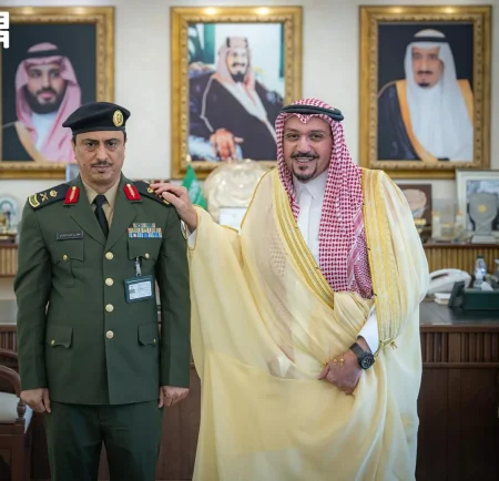 أمير القصيم يقلّد الزهراني رتبته الجديدة – أخبار السعودية