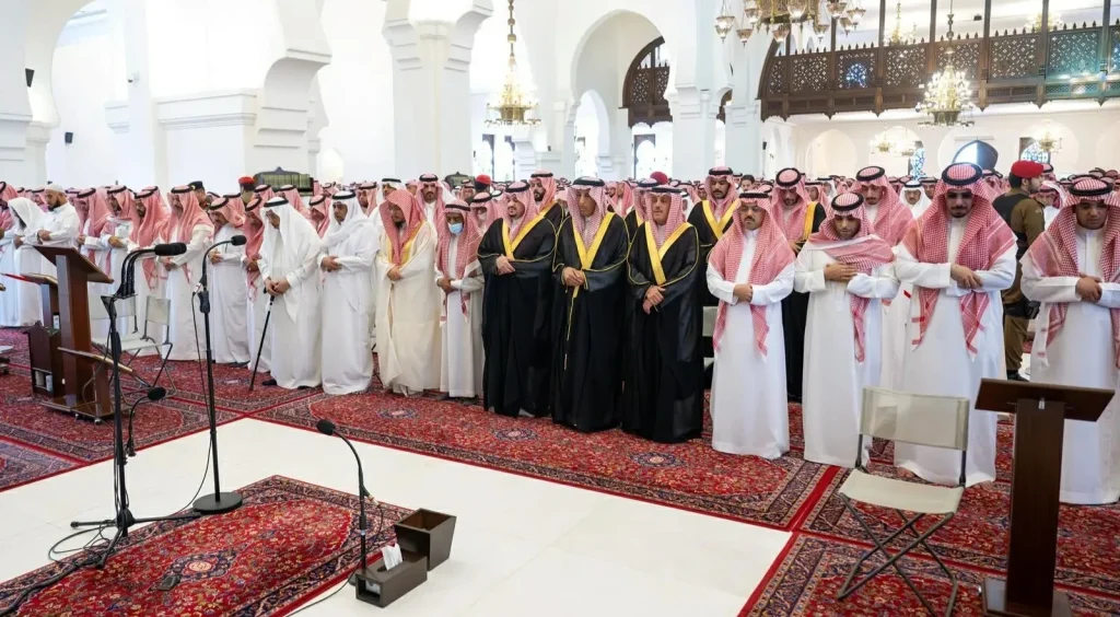 نائب أمير الرياض يؤدي صلاة الميت على عبدالرحمن المقيرن – أخبار السعودية