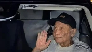 عادل إمام يظهر من داخل سيارة ويلوح لجمهوره.. ما حقيقة الصورة؟ – أخبار السعودية