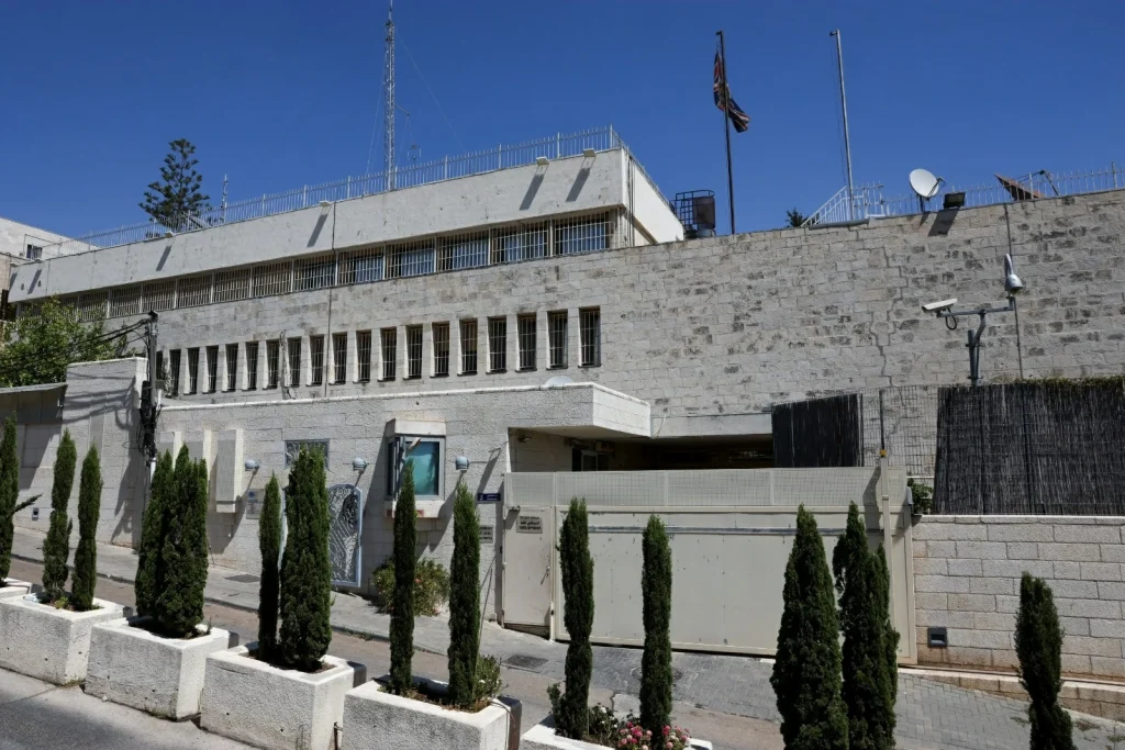أزمة القنصلية البريطانية في القدس: تفاصيل التفاهم الجديد
