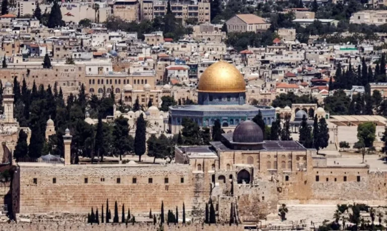 موقف إسلامي حاسم يرفض قرار فتح سفارة كولومبيا في القدس
