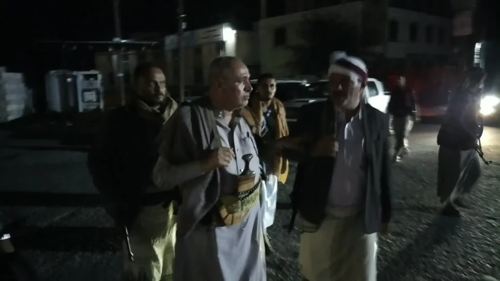 زيارة تفقدية ليلية إلى جبهتي المطار القديم والدفاع الجوي بتعز