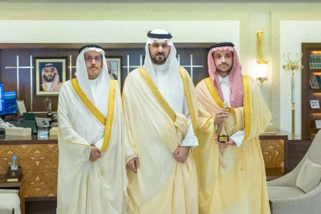 نائب أمير الشرقية يستقبل الفائزين بـ جائزة أداء الصحة