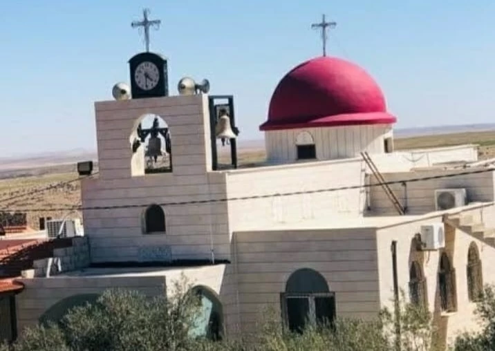 هجوم مسلح على كنيسة في الأردن يوقع قتلى وجرحى بالكرك