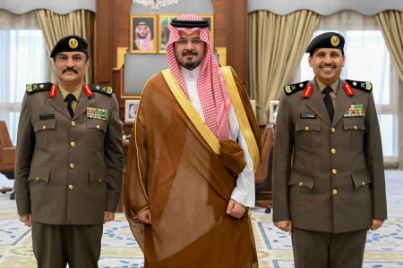 أمير المدينة يقلّد نائب مدير الشرطة رتبته الجديدة – أخبار السعودية